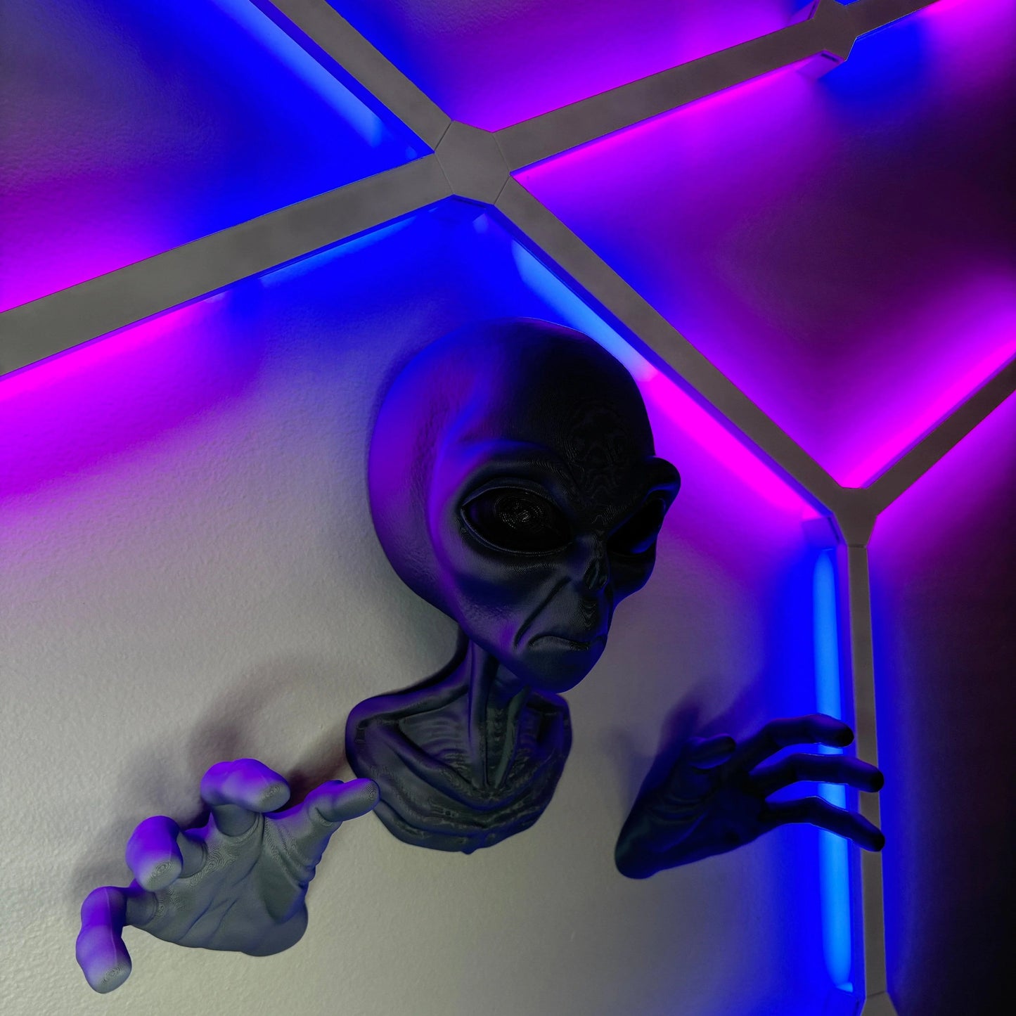 Alien | Wall Buster | Wall Art | 3D Printed - Squee Prints