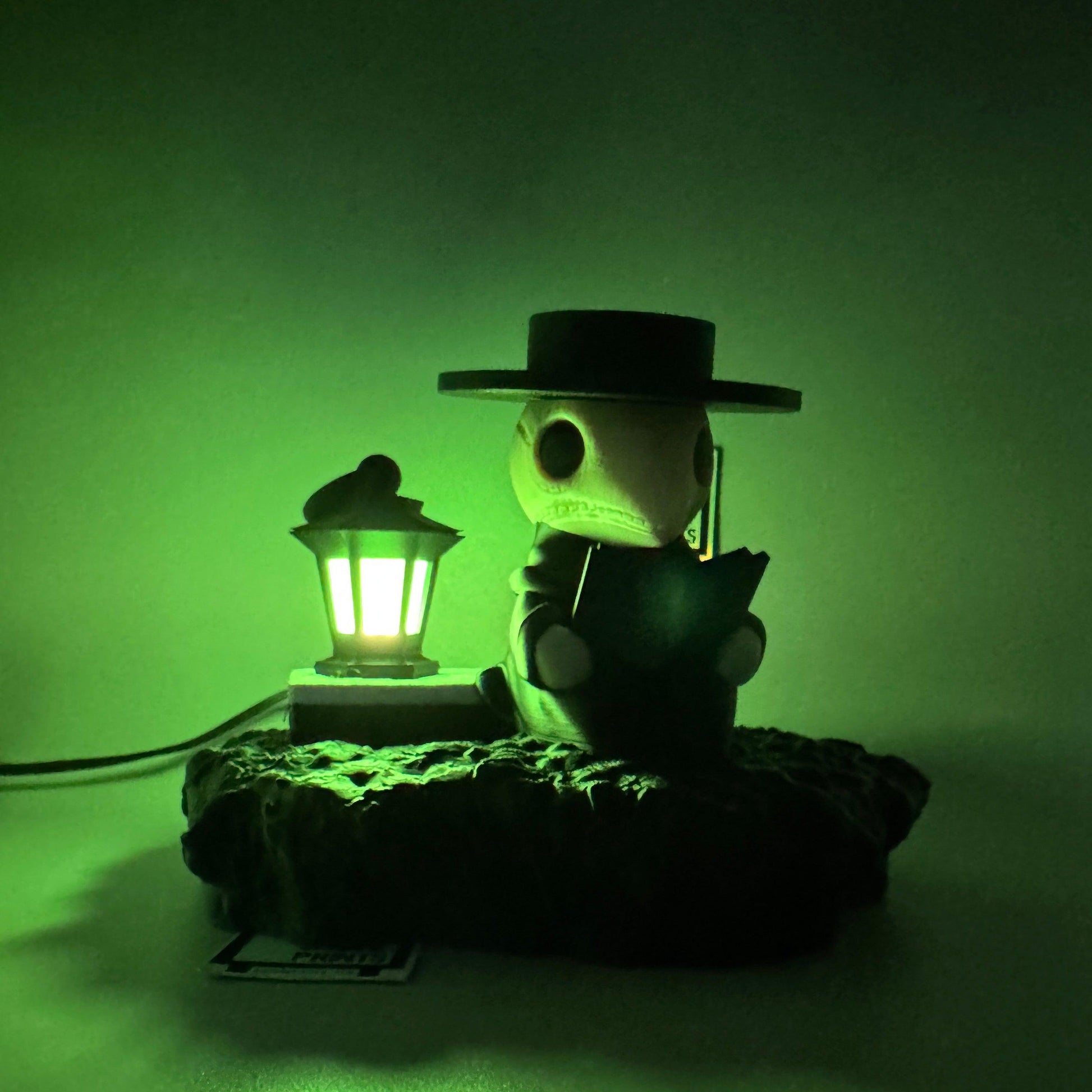 Plague Doctor | Night Light | Lamp | Customizable | 3D Printed - Squee Prints